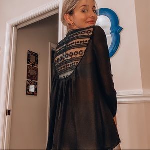 BLACK SHAWL URBAN OUTFITTERS